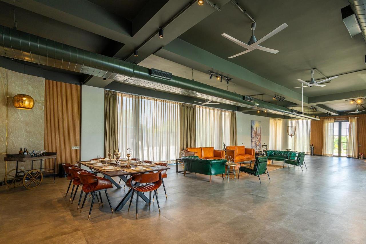 Stayvista'S Anantam - Luxury 4Br Villa With Huge Swimming Pool In Delhi New Delhi Extérieur photo