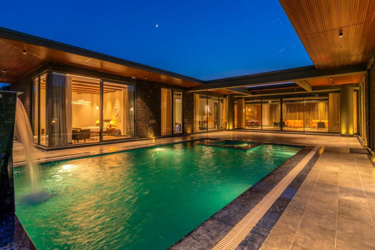 Stayvista'S Anantam - Luxury 4Br Villa With Huge Swimming Pool In Delhi New Delhi Extérieur photo