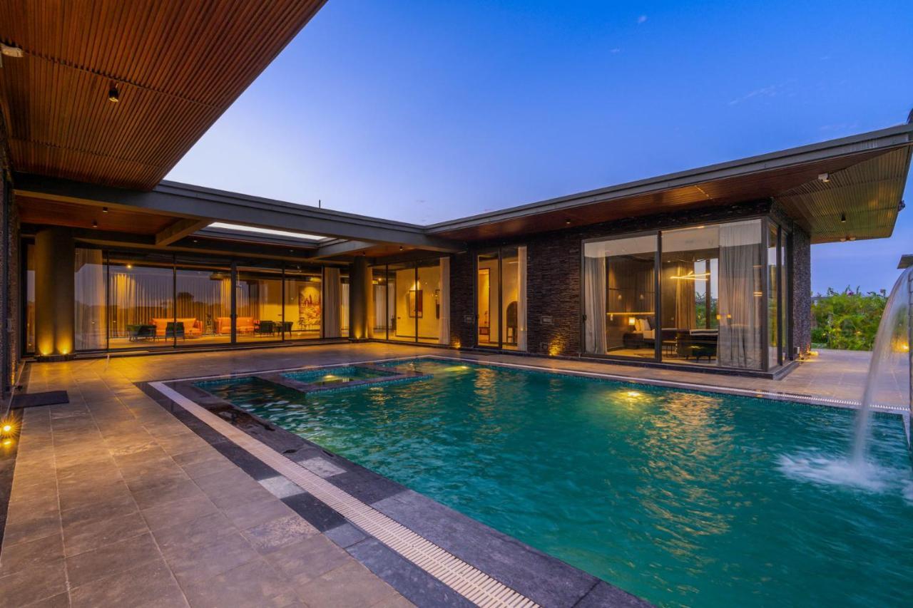 Stayvista'S Anantam - Luxury 4Br Villa With Huge Swimming Pool In Delhi New Delhi Extérieur photo