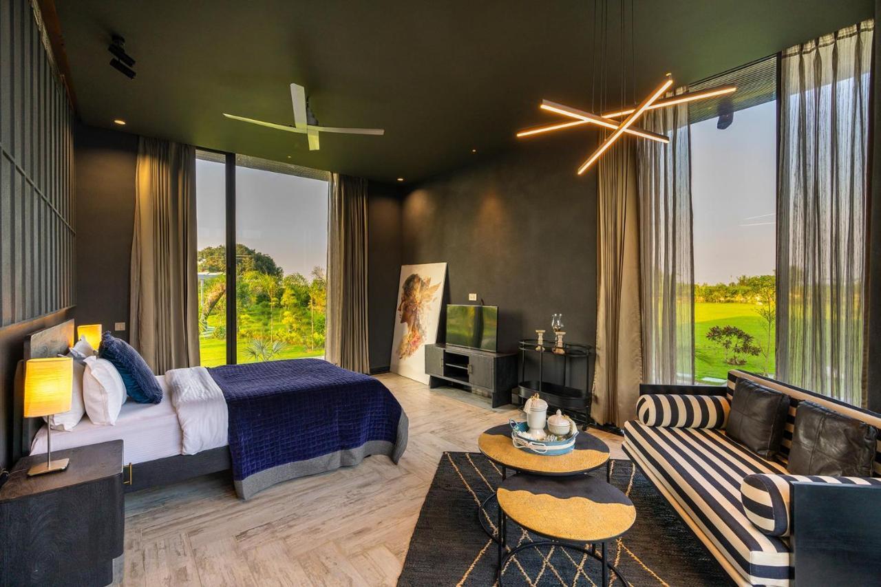 Stayvista'S Anantam - Luxury 4Br Villa With Huge Swimming Pool In Delhi New Delhi Extérieur photo