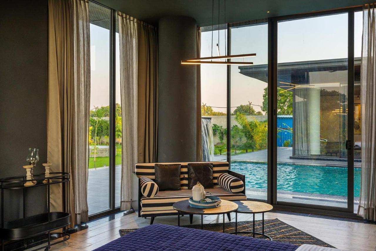 Stayvista'S Anantam - Luxury 4Br Villa With Huge Swimming Pool In Delhi New Delhi Extérieur photo