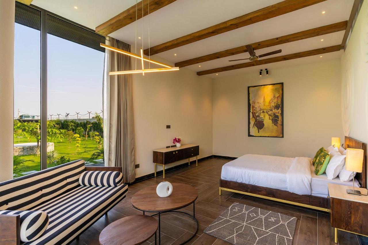 Stayvista'S Anantam - Luxury 4Br Villa With Huge Swimming Pool In Delhi New Delhi Extérieur photo