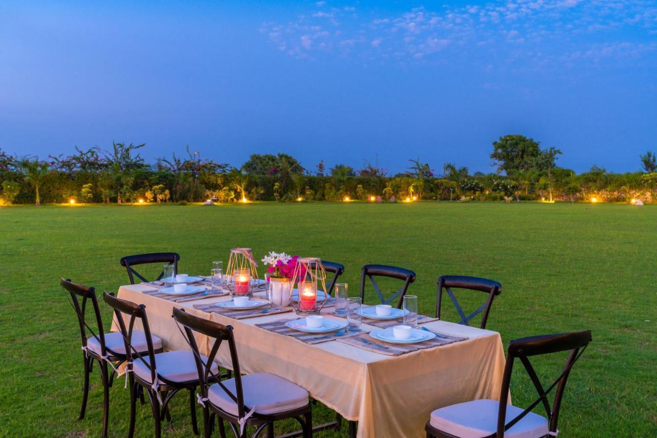 Stayvista'S Anantam - Luxury 4Br Villa With Huge Swimming Pool In Delhi New Delhi Extérieur photo